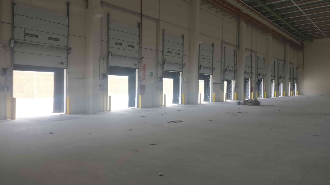 nave en alquiler con muelles