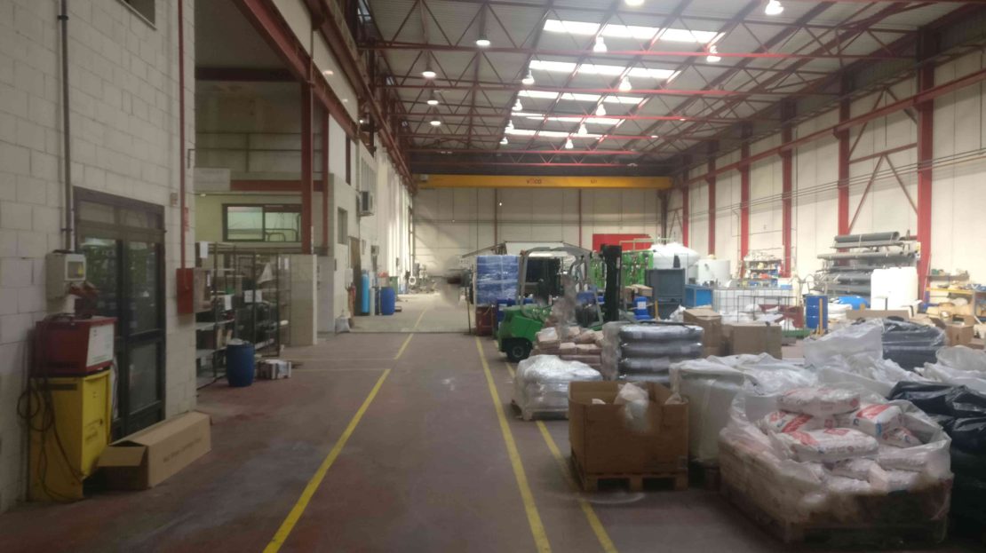 nave con puente grua en venta