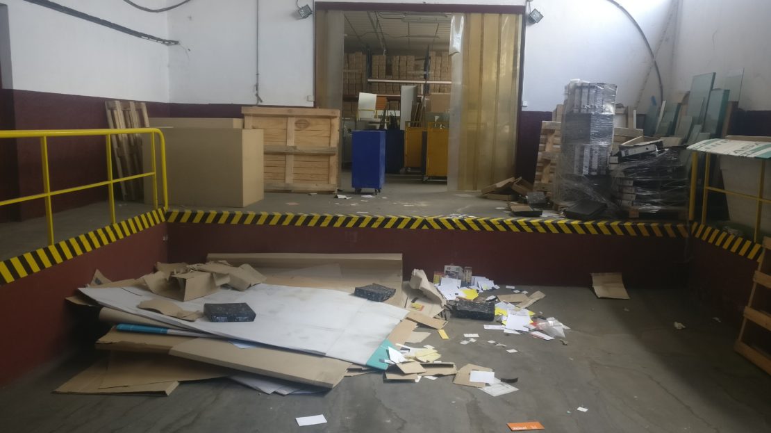 nave con muelles en leganes