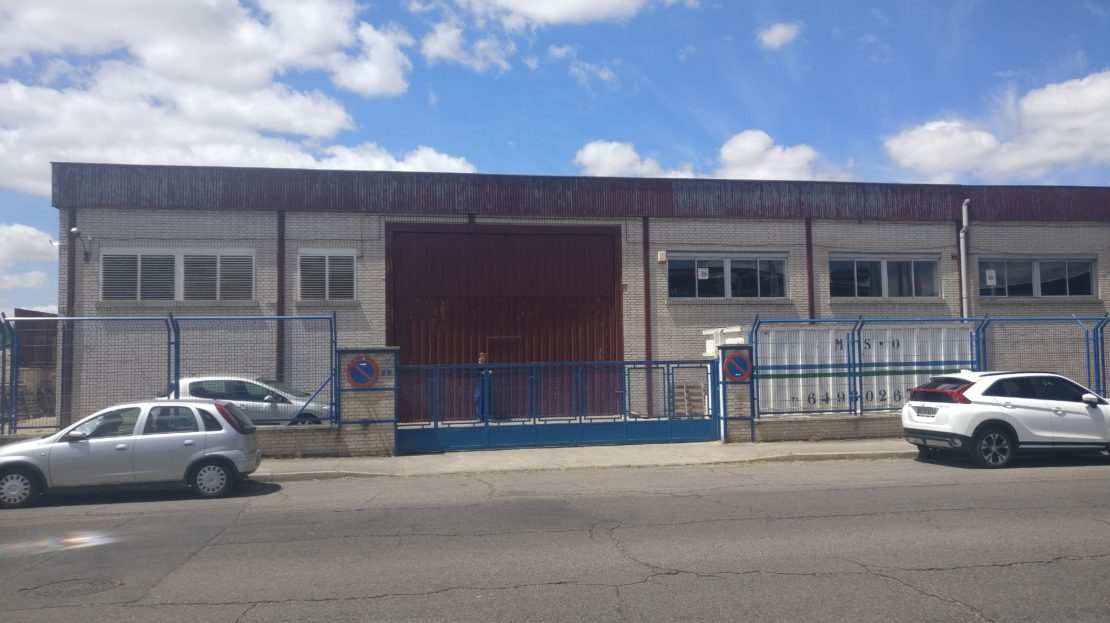 nave con porton en leganes