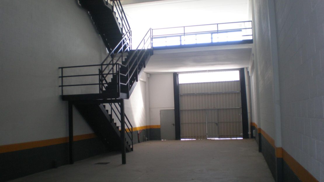 Nave en venta en San Fernando de Henares 1