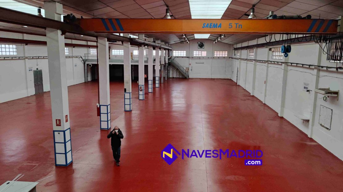 nave con dos puentes grua
