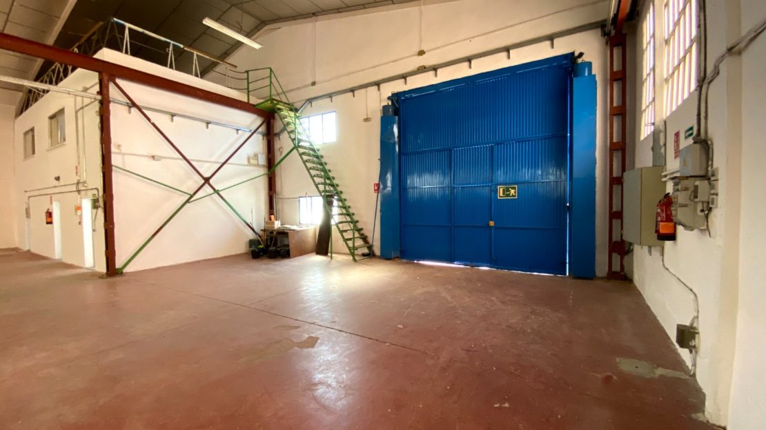 NAVE EN ALQUILER HUMANES 3.3