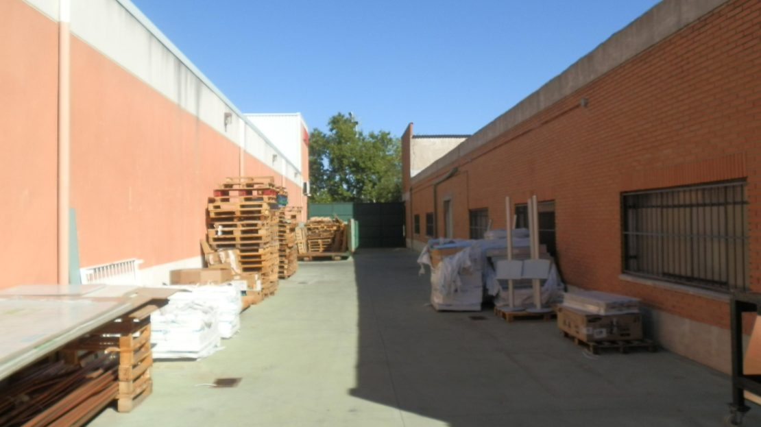 nave torrejon 08 patio larteral 1